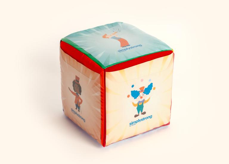 simplystrong_Zirkuswürfel_mit_Hintergrund